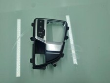 8W1713111C  Garniture Levier