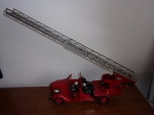 VEBE JOUET ANCIEN CAMION DE POMPIER HOTCHKISS MECANIQUE