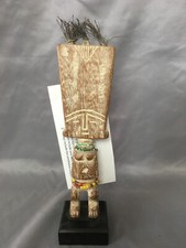 Belle et ancienne statue