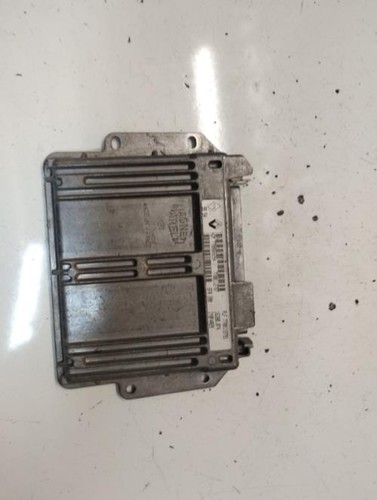 Calculateur moteur renault - calculateur,