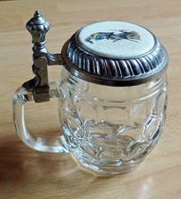 ** SUPERBE CHOPE A BIERE EN VERRE 50 CL,  COUVERCLE METAL  ET FAIENCE "OISEAU"