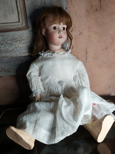 Ancienne poupée porcelaine - poupée,