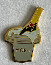 72 - Pin's BOUTEILLE DE CHAMPAGNE MOËT DANS SON SEAU