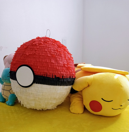 Pokemon pokeball pinata - pokeball,
