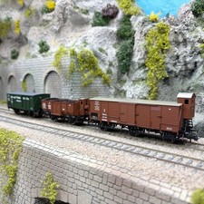 3 wagons de marchandises