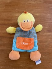 DOUDOU PLAT CHICCO CANARD BLEU ORANGE JAUNE POCHE POIS