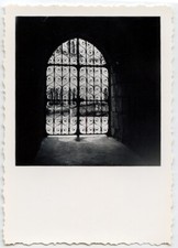 Portail porte grille fer forgé ombre lumière - photo ancienne an. 1950