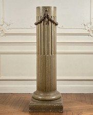 Colonne Cannelé À Rudentures En Bois Peint À Décor De Guirlande Dorée