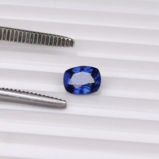 Forme de coussin saphir bleu