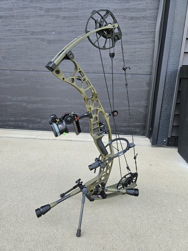 Hoyt ax2 wilderness - 70, lbs
