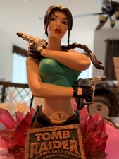 Tomb Raider Statue Lara Croft