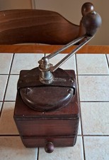 ancien moulin à café Peugeot Frères, bois et bakélite
