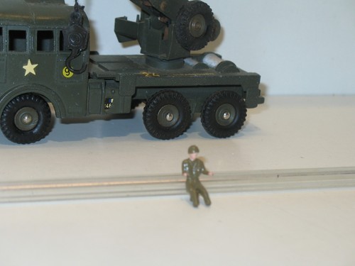 R05 dinky toys soldat - 1,