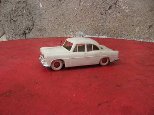 Petite voiture simca - voiture,