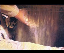 MEUNIER / OUVRIER au CONTROLE du MOULIN à FARINE de BLE