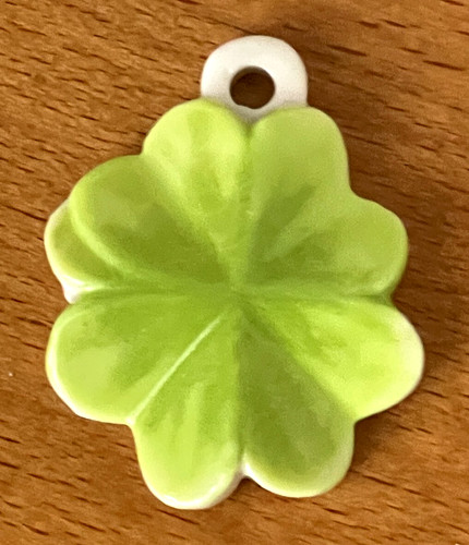 Pendentif porcelaine trèfle - porcelaine,