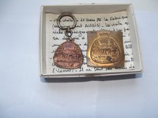 RARE PORTE CLEFS AUGIS LA