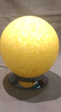 Lampe pied en laiton chromé,  globe pâte de verre jaune Clichy, art déco