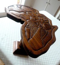 ART AFRICAIN, TABLE BASSE EN BOIS EXOTIQUE MASSIF SCULPTÉ