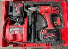 Perceuse Visseuse  Milwaukee 18 V + 2 Batteries + Chargeur