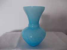 vase en opaline bleu marbré