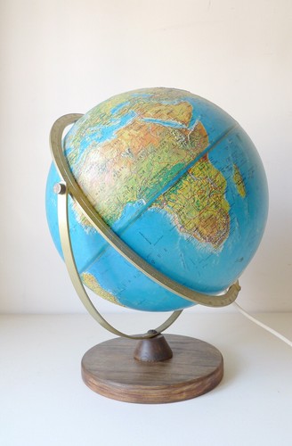 Globe terrestre poser - À,