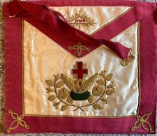 ROSE- CROIX                                        tablier 395 X 360mm