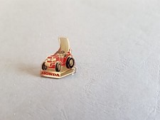 Pin's AGRICULTURE - Matériel Agricole - Tracteur Honda (Tractor)