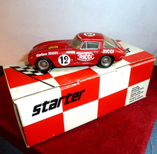 ANCIEN VOITURE FERRARI