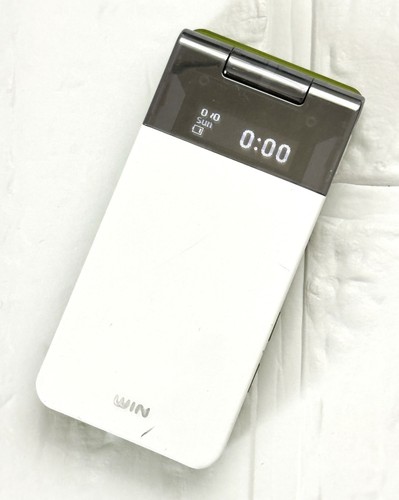 Téléphone clapet japonais - à,