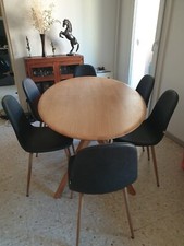 Table en bois couleur chêne