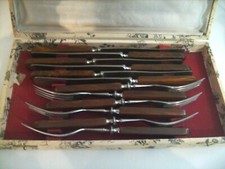 Ecrin de 6 couteaux et de 6 fourchettes à fromage "Rostfrei Solingen Aschenbach"