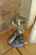 Table basse avec statue de