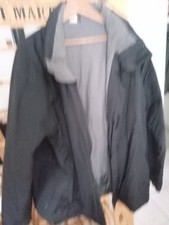 Veste hiver excellente état , portée deux fois très chaude et pratique