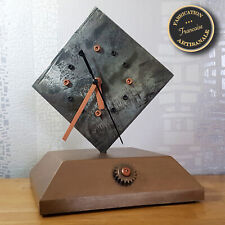 Horloge industrielle équilibriste