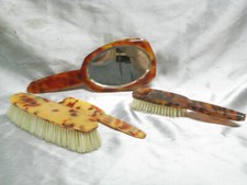 ANCIEN NECESSAIRE TOILETTE COIFFURE BROSSE MIROIR BAKELITE COULEUR AMBRE