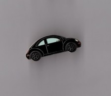Pin's voiture New Beetle noire (EGF) longueur: 3,2 cm