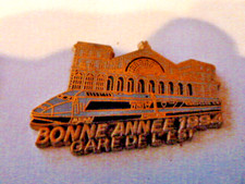 PIN'S TRAINS  / TGV  / BONNE ANNEE 1994  /  GARE DE L'EST    / BALLARD  /  RARE