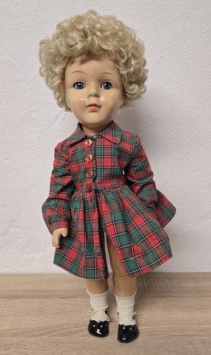 Ancienne poupée plastique
