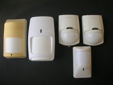 LOT  DE  5 DETECTEURS ALARME  INFRAROUGE HYPERFREQUENCE HONEYWELL NAPCO DSC