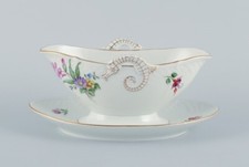 Bing & Grøndahl, fleur saxonne, bateau à sauce avec poignées en forme d'hippo...