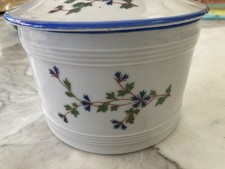 BEURRIER A EAU EN PORCELAINE DECOR AU BARBEAU EN PARFAIT ETAT*