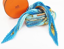 Authentique foulard plissé