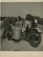 Un side-car et son pilote
