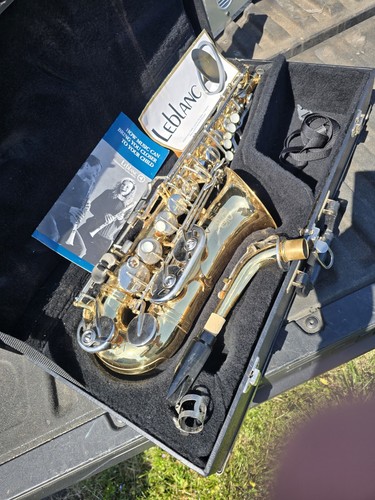 Leblanc vito alto saxophone - leblanc,