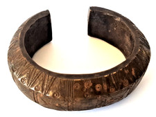 Ancien bracelet gravé en bronze, manille, Africain, Dogon, Baoulé, Niger.
