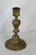 Bougeoir en bronze ciselures au pied au décor de feuillage