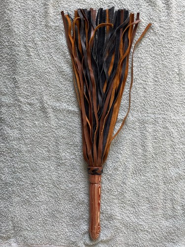 Martinet cuir bois fait - martinet,