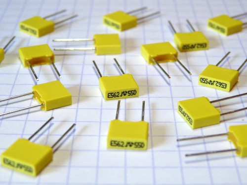 10x 6nf 100v avx - 5.6nf,