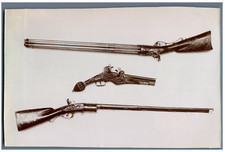 France, Vieux fusils  vintage citrate print. Exposition Universelle de Paris, 19